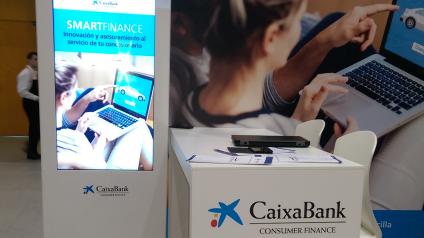 Tótem táctil para VYSION 360 y LA CAIXA