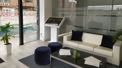 Atril táctil para inmobiliaria